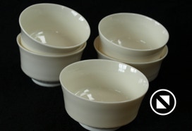 Käsitreitud portselan